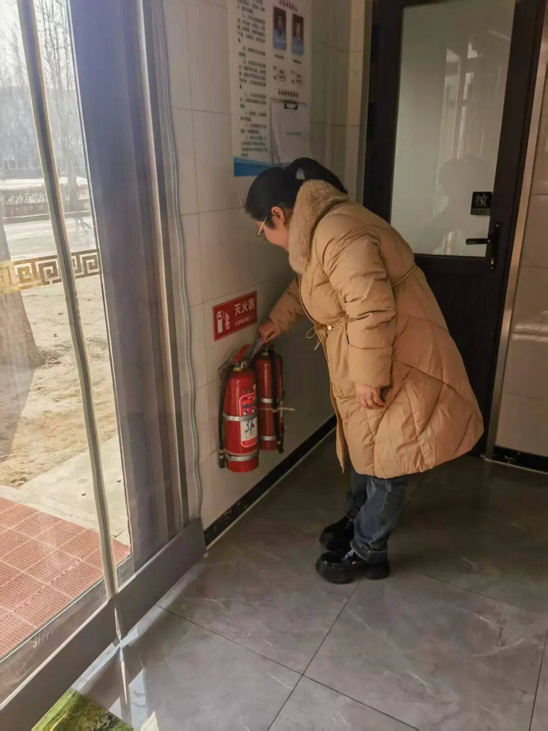 焕新颜 公厕提质保安全AG真人中国便民设施(图3)